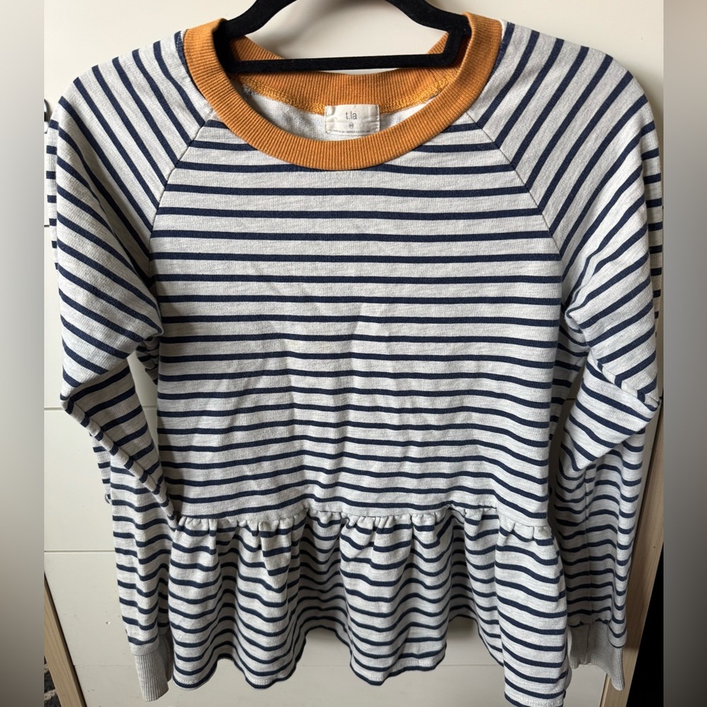 Anthroplogie’s t.la XS lightweight peplem style sweatshirt